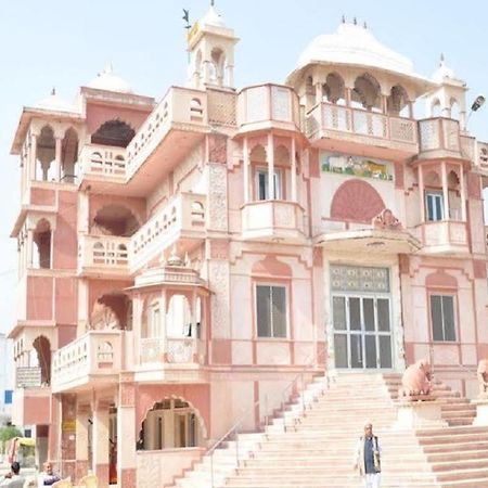 Hotel Suroth Mahal Luharu Экстерьер фото