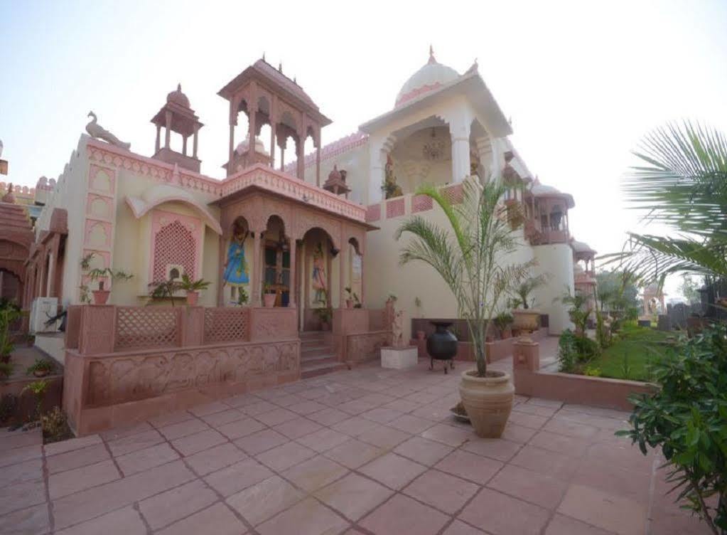 Hotel Suroth Mahal Luharu Экстерьер фото